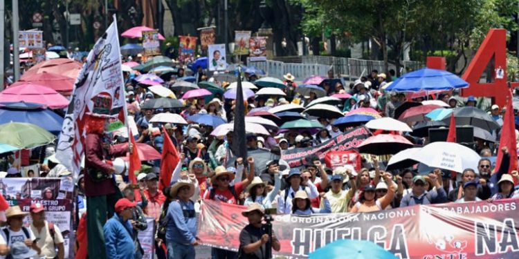 CNTE planea protestar en el Estadio Azteca durante el partido inaugural del Mundial