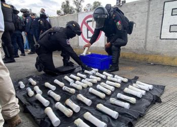 Freno a la violencia en las protestas: Incautan 59 explosivos artesanales en autobús de Ayotzinapa que iba a la CDMX