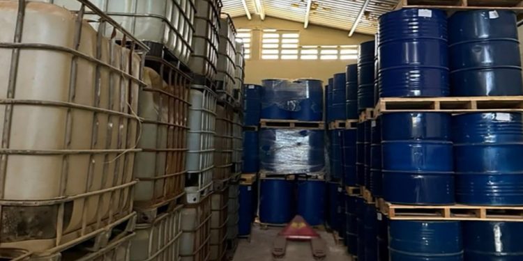 Histórico golpe al narcotráfico: Aseguran más de 24 mil litros de metanfetamina líquida en Sinaloa; el segundo mayor decomiso en la historia de México