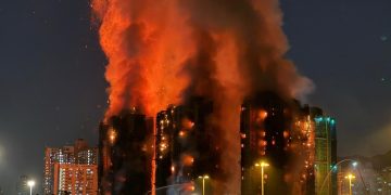 Acusan a siete personas y dos empresas por incendio que dejó 168 muertos en Hong Kong