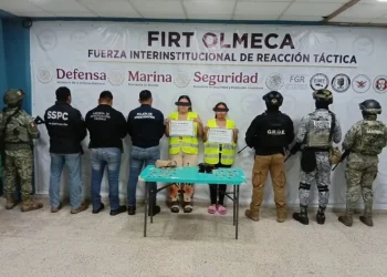 Operativo en Teapa: Detienen en flagrancia a dos jóvenes con dosis de presunta droga; una es menor de edad