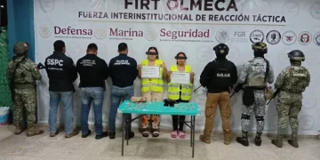 Operativo en Teapa: Detienen en flagrancia a dos jóvenes con dosis de presunta droga; una es menor de edad