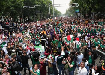 La Ciudad de México da la bienvenida al mundial con la ola más grande del mundo; sinónimo de diversidad y de alegría