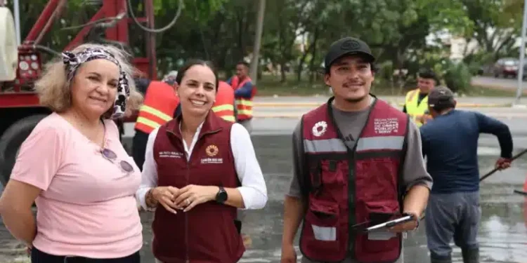 Ana Paty Peralta encabeza desazolve masivo en la Supermanzana 505 de Cancún