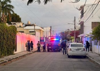 Justicia por propia mano en la Supermanzana 243: Mototaxistas acorralan y muelen a golpes a asaltante en la avenida Rancho Viejo