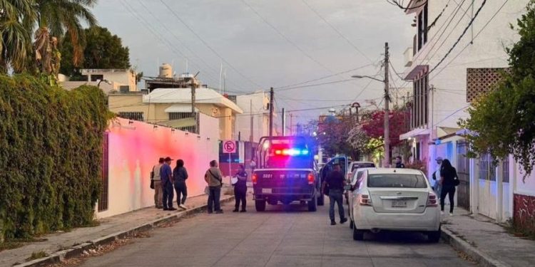 Justicia por propia mano en la Supermanzana 243: Mototaxistas acorralan y muelen a golpes a asaltante en la avenida Rancho Viejo