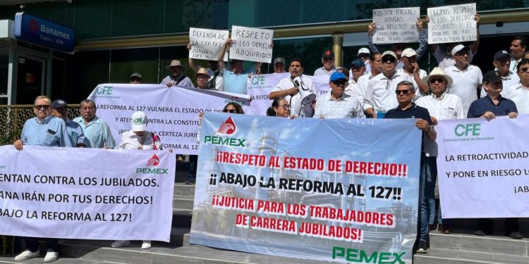 Movilización en Villahermosa: Jubilados de Pemex y CFE marchan hacia Plaza de Armas en defensa de sus pensiones