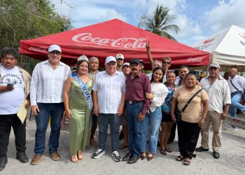 Rafa Marín conmemora el Día de la Marina en la Caleta, entre trabajadores del mar