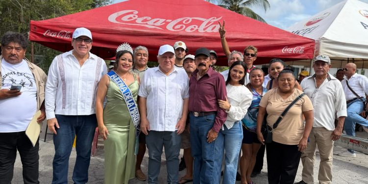 Rafa Marín conmemora el Día de la Marina en la Caleta, entre trabajadores del mar
