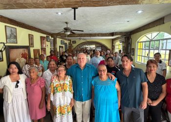 Emprendedoras, empresarias y taxistas reconocen la trayectoria de Rafa Marín en encuentro ciudadano en Cancún
