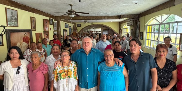 Emprendedoras, empresarias y taxistas reconocen la trayectoria de Rafa Marín en encuentro ciudadano en Cancún