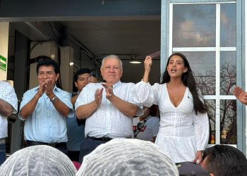 Rafa Marín vuelve a sus raíces y dialoga con trabajadores del sector comercial en Cancún