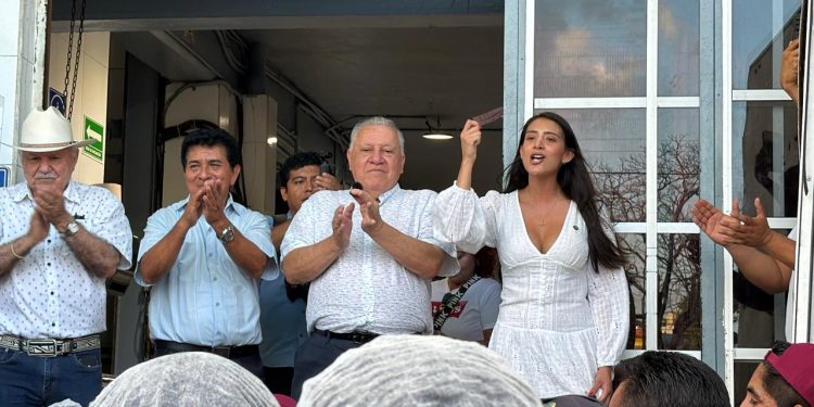 Rafa Marín vuelve a sus raíces y dialoga con trabajadores del sector comercial en Cancún