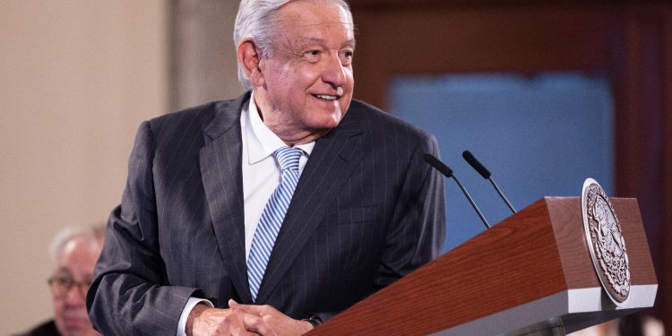 Desde Palenque: López Obrador respalda a Claudia Sheinbaum y denuncia uso político de las alertas de EE. UU.