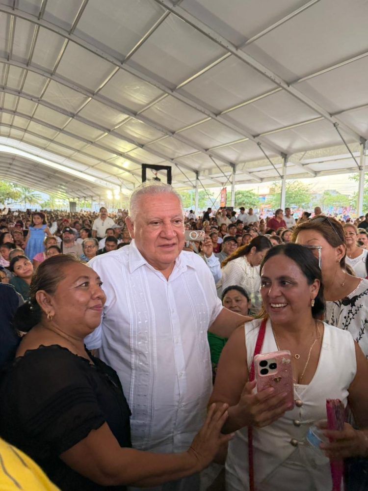 Con máximo júbilo reciben a Rafa Marín en Cancún durante una celebración que reunió a familias por el Día del Padre