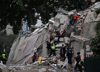 Amir, de 16 años, permanece atrapado bajo edificio colapsado tras terremotos en Venezuela