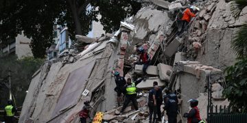 Amir, de 16 años, permanece atrapado bajo edificio colapsado tras terremotos en Venezuela