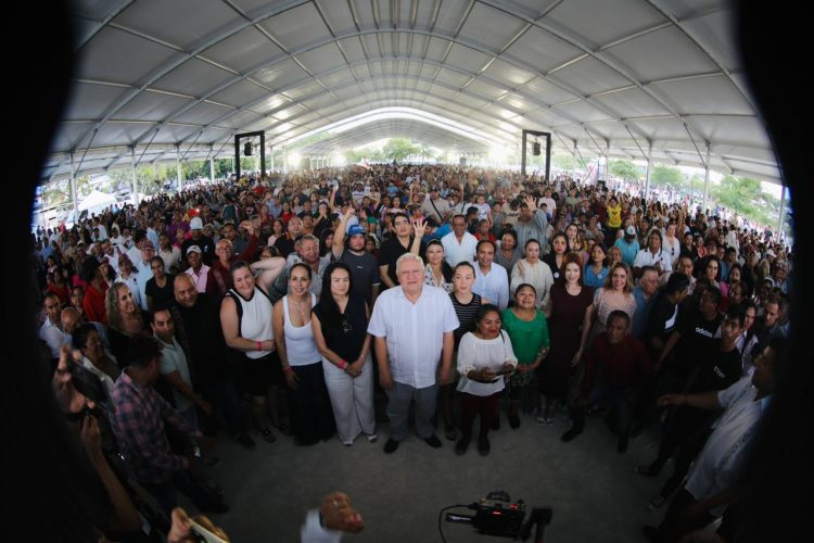 Con máximo júbilo reciben a Rafa Marín en Cancún durante una celebración que reunió a familias por el Día del Padre