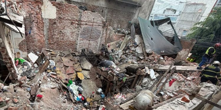 Colapso de vivienda en la alcaldía Cuauhtémoc deja una mujer lesionada y un hombre muerto