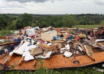 Brote de tornados en Chicago: Destrucción masiva en Streator y Merrillville deja cientos de miles sin luz