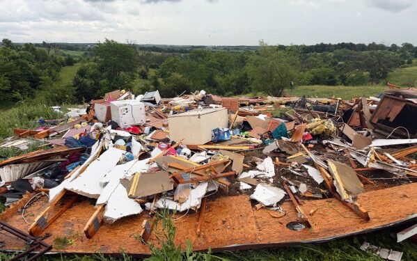 Brote de tornados en Chicago: Destrucción masiva en Streator y Merrillville deja cientos de miles sin luz