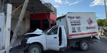 Tragedia en la Supermanzana 221: Muere empleado de City Club tras chocar contra poste de CFE en Cancún
