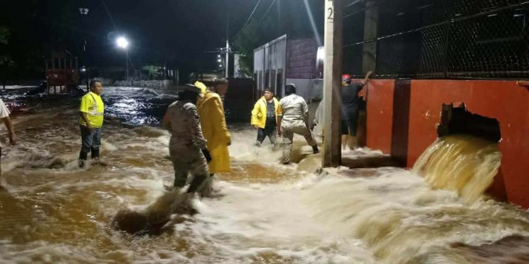 Inundación en Hopelchén: Temporal de lluvias sumerge a la comunidad de Ich-Ek y obliga al rescate de 9 personas