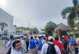 Conflicto laboral en el Caribe: Bloquean garita del Puerto Costa Maya en Mahahual por reparto de utilidades