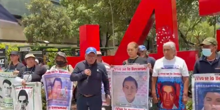 A 12 años de la tragedia: Padres de Ayotzinapa exigen a Segob reactivar líneas clave y frenar criminalización de protestas