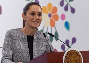 Claudia Sheinbaum apunta a regular el uso de celulares en menores y el consumo en pantallas