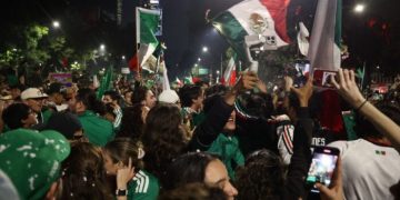 CDMX analiza ley seca en partidos de México tras destrozos y riñas en el Ángel y el Zócalo
