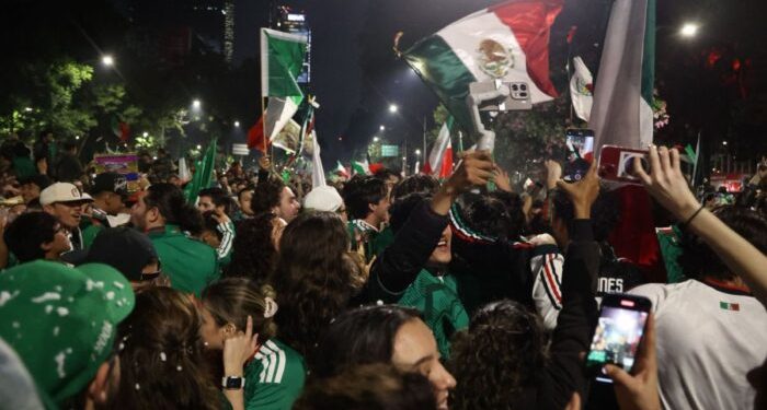 CDMX analiza ley seca en partidos de México tras destrozos y riñas en el Ángel y el Zócalo