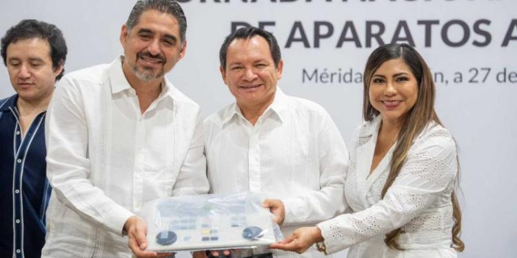 El bienestar es autonomía: Renacimiento Maya entrega apoyos auditivos