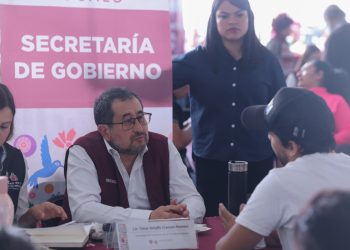 Clara Brugada recibe propuesta en Zócalo de Gobierno Ciudadano, para impulsar la transformación del entorno de La Merced
