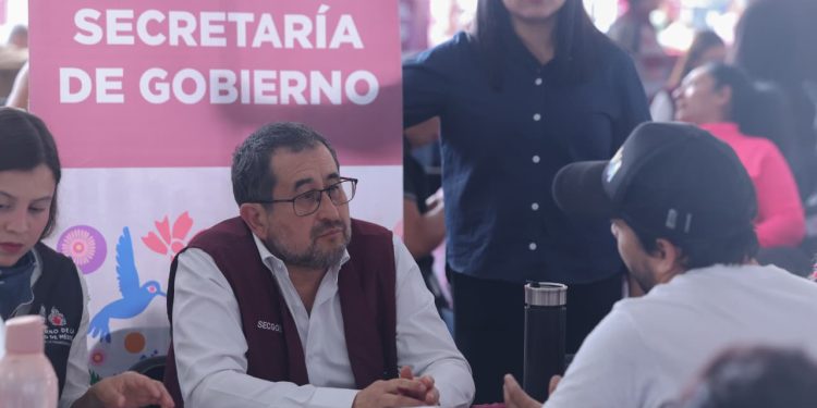 Clara Brugada recibe propuesta en Zócalo de Gobierno Ciudadano, para impulsar la transformación del entorno de La Merced
