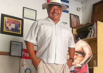 Fallece «Chilo Masash», emblemático quiropráctico de Tabasco; denunció desabasto e infecciones en el Hospital Juan Graham