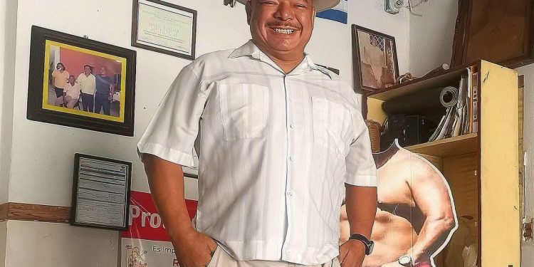 Fallece «Chilo Masash», emblemático quiropráctico de Tabasco; denunció desabasto e infecciones en el Hospital Juan Graham