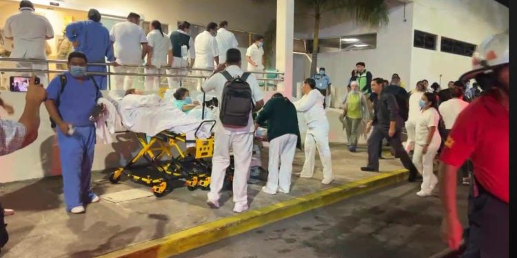 ¡Emergencia en el IMSS Chetumal! Cortocircuito provoca evacuación y movilización en área de quirófanos