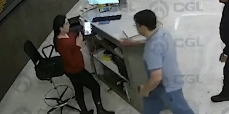 ¡Violencia e impunidad! Empresario sinaloense agrede brutalmente a recepcionista en hotel de la CDMX