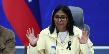 Cifra de fallecidos asciende a 2,595 en Venezuela tras doble terremoto; Delcy Rodríguez defiende la respuesta oficial