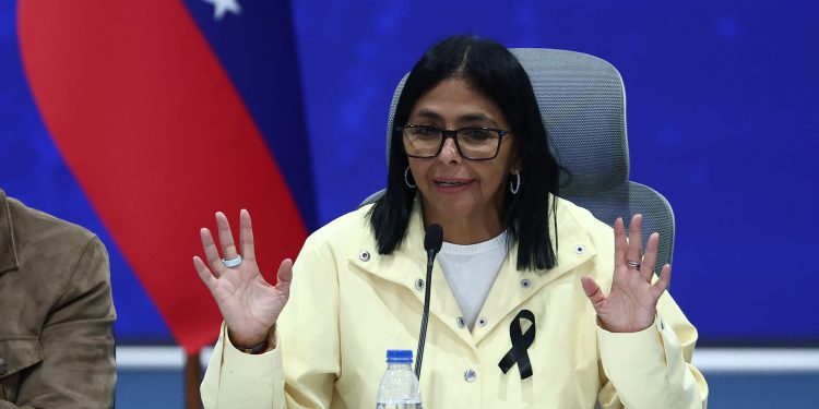 Cifra de fallecidos asciende a 2,595 en Venezuela tras doble terremoto; Delcy Rodríguez defiende la respuesta oficial