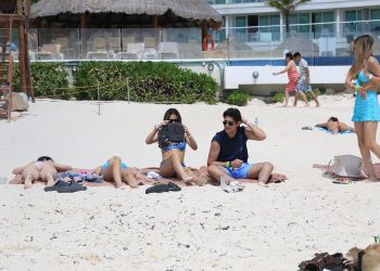 ¡Emergencias vacacionales en Cancún! Hospitales privados atienden hasta 10 turistas diarios por descompensaciones y accidentes
