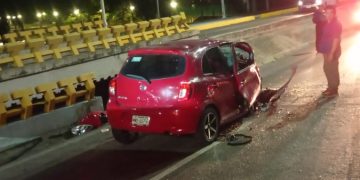 ¡Milagroso rescate! Conductor sobrevive tras destrozar su auto en aparatoso choque sobre la Av. Ruiz Cortines en Villahermosa