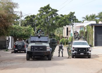 Intenso operativo federal contra «El Casco 81» en la sierra de Sinaloa deja tres detenidos; reportan 10 civiles abatidos
