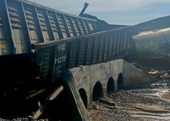 Descarrilamiento de tren en Sonora: Se vierten 60 mil litros de hidrosulfuro de sodio en el municipio de Naco