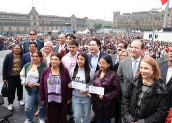 El gobierno de la Ciudad de México consolida la beca universitaria de transporte como nuevo derecho social
