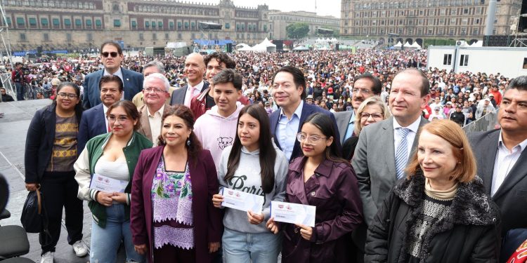 El gobierno de la Ciudad de México consolida la beca universitaria de transporte como nuevo derecho social