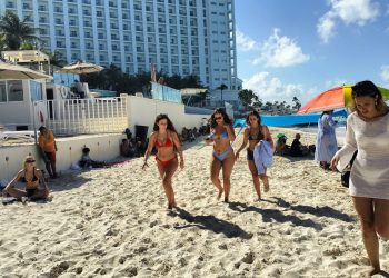 Alertan autoridades de Cancún: piden evitar «playas secretas» y acudir solo a zonas vigiladas