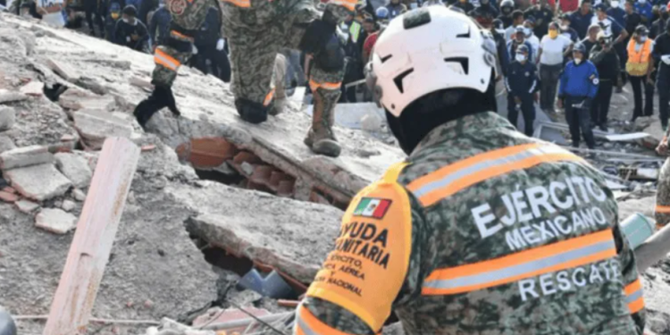 México refuerza solidaridad con Venezuela: Rescatistas mexicanos reciben condecoración tras labores de emergencia