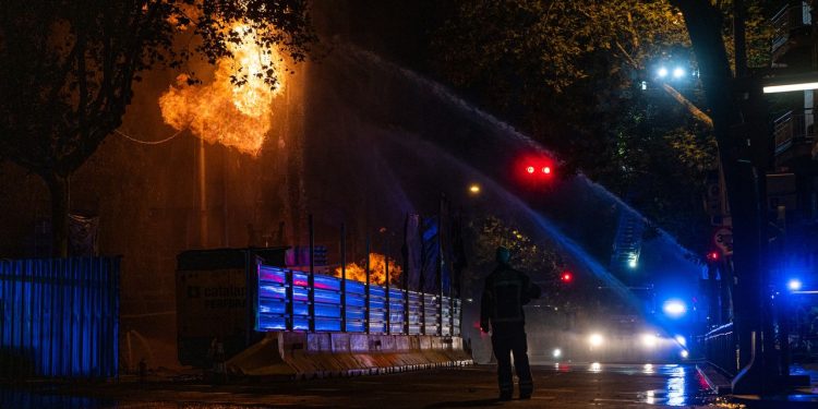 Explosión por fuga de gas en obras del metro de Barcelona deja ocho trabajadores heridos, dos de gravedad